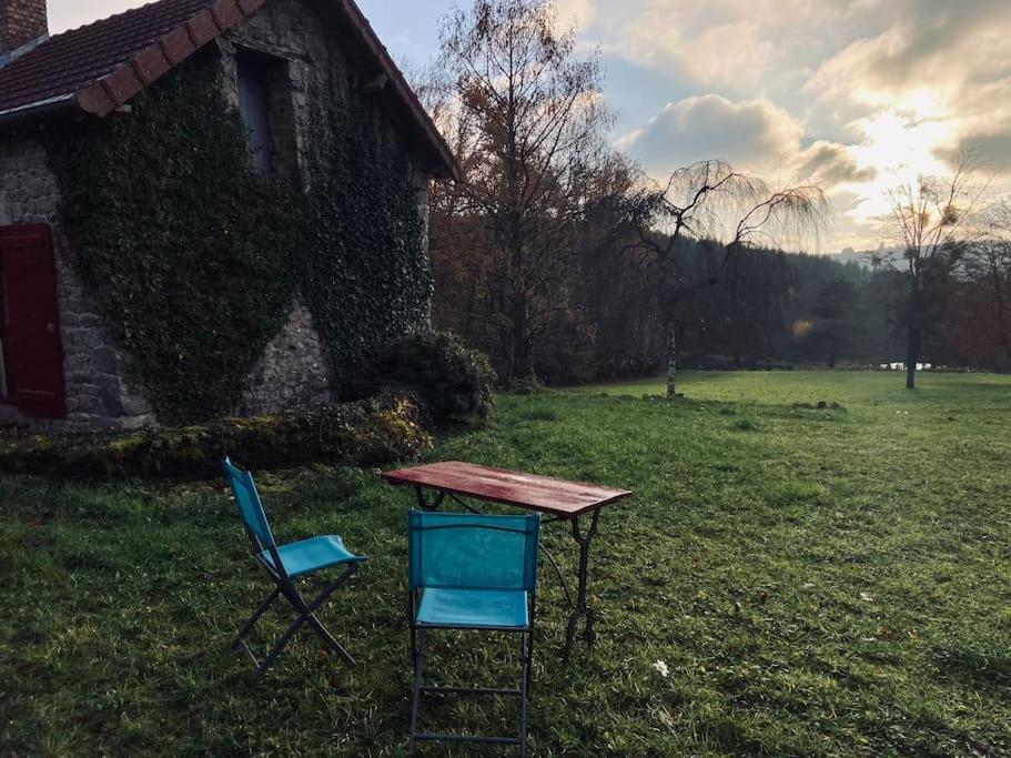 Maison Du Petit Poete Quarre-les-Tombes Экстерьер фото
