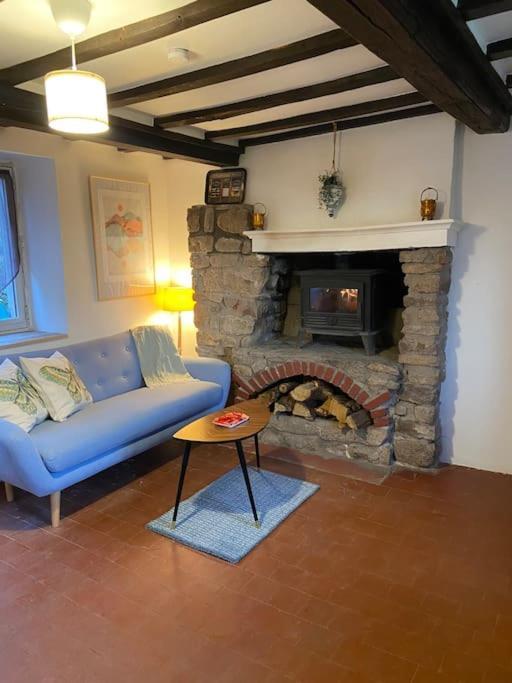 Maison Du Petit Poete Quarre-les-Tombes Экстерьер фото